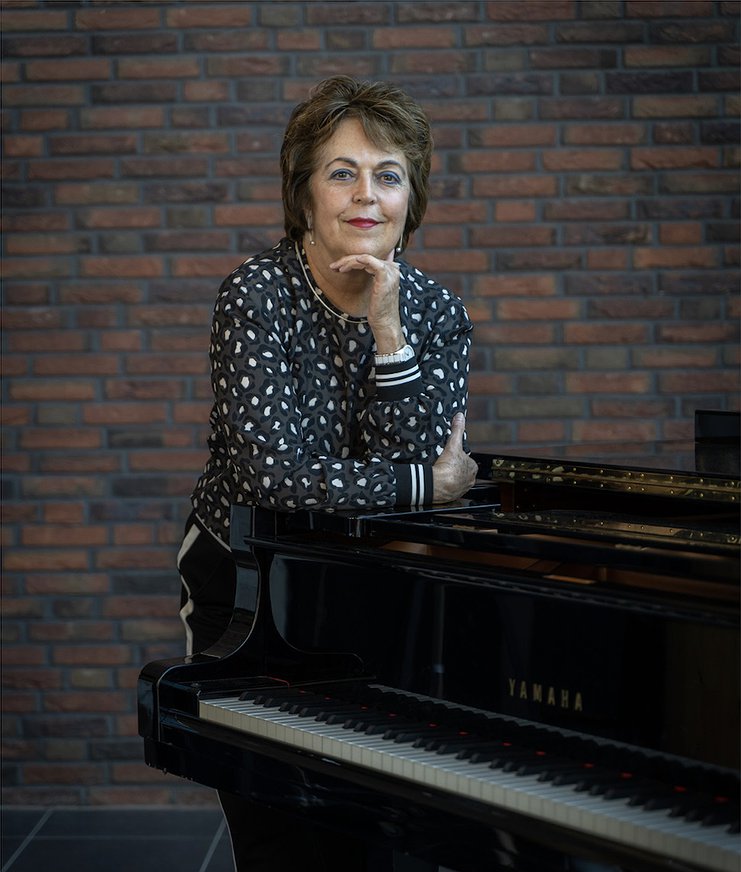 Piano - Ruth Haan