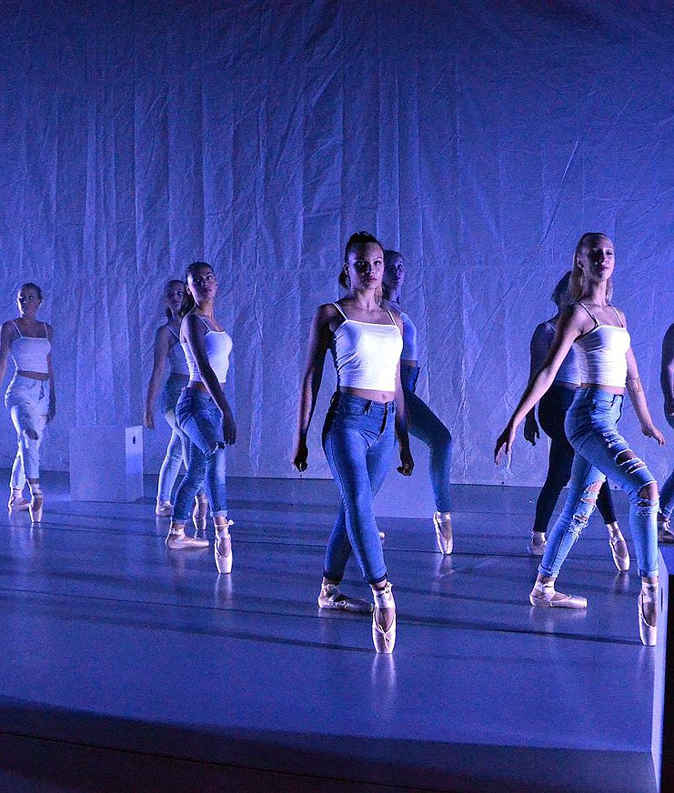 Bijbehorende foto voor activiteit Klassiek ballet 5 met spitzen