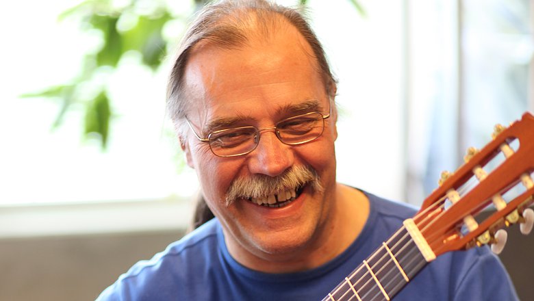 Ton Huijsman - gitaardocent met pensioen
