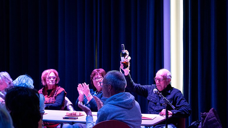 100e bijeenkomst van de Luisterclub: al 100 middagen vol muziek, verhalen en verbinding